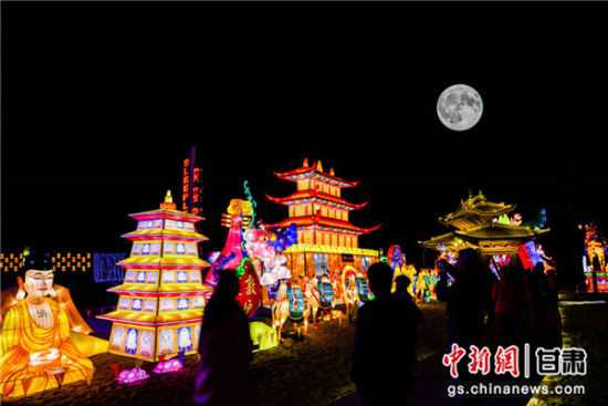 2018敦煌月牙泉小镇民俗文化旅游景区大型花灯展（图）